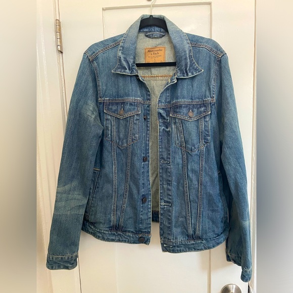 Large Abercrombie & Fitch jean jacket - Picture 1 of 2